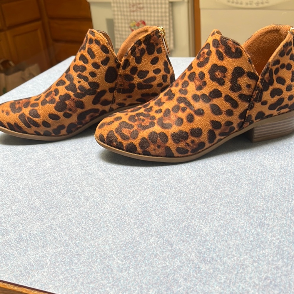 Bella Marie Leopard Print Boots Size 8